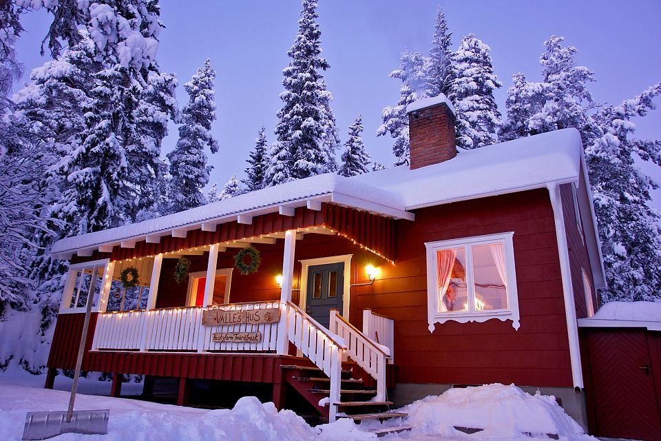 Das Gästehaus Valle's Hus unter dem ersten Schnee