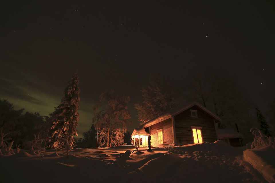 Die Nacht verbringen wir an einer einsam gelegenen Wildnishütte